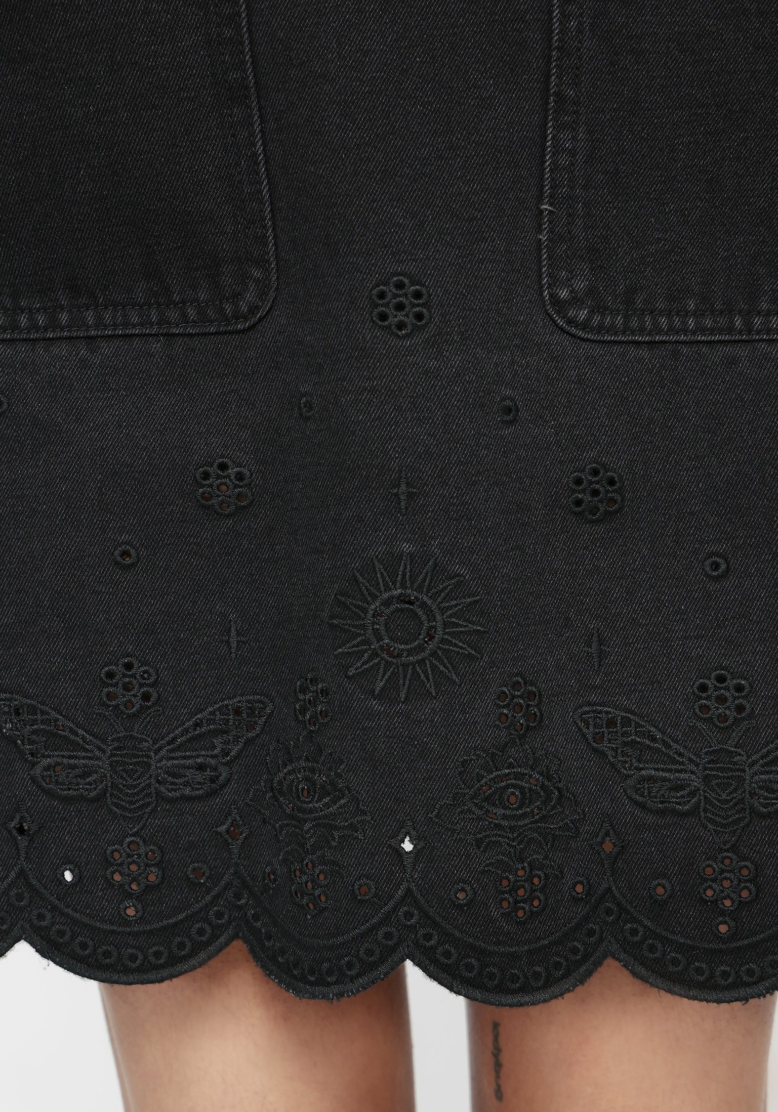 Ayr Broderie Denim Schürzenkleid Kleid - Image 2