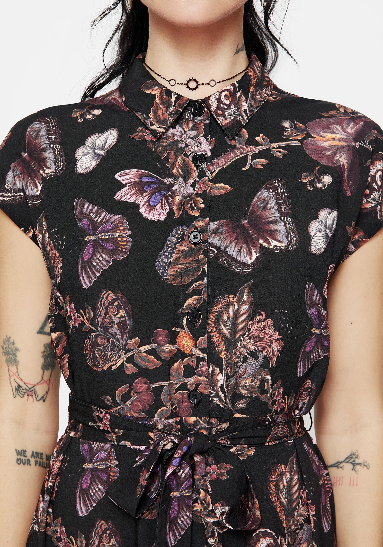 Eloise Blumenmuster Schmetterling Druck Knopf Hoch Midi Kleid - Image 2