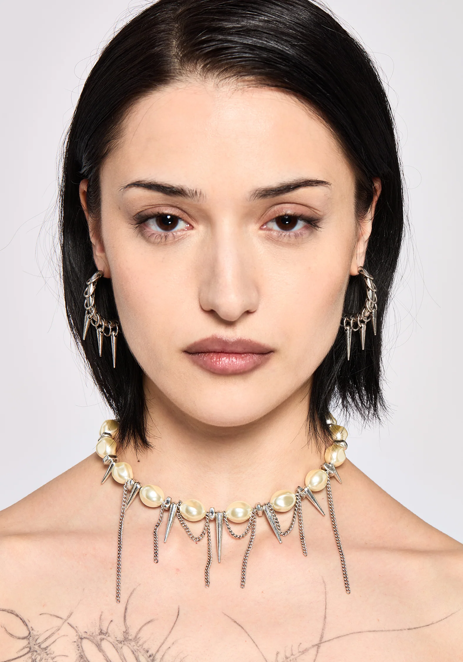 Flittex Spike Faux Pearl Choker - Image 5