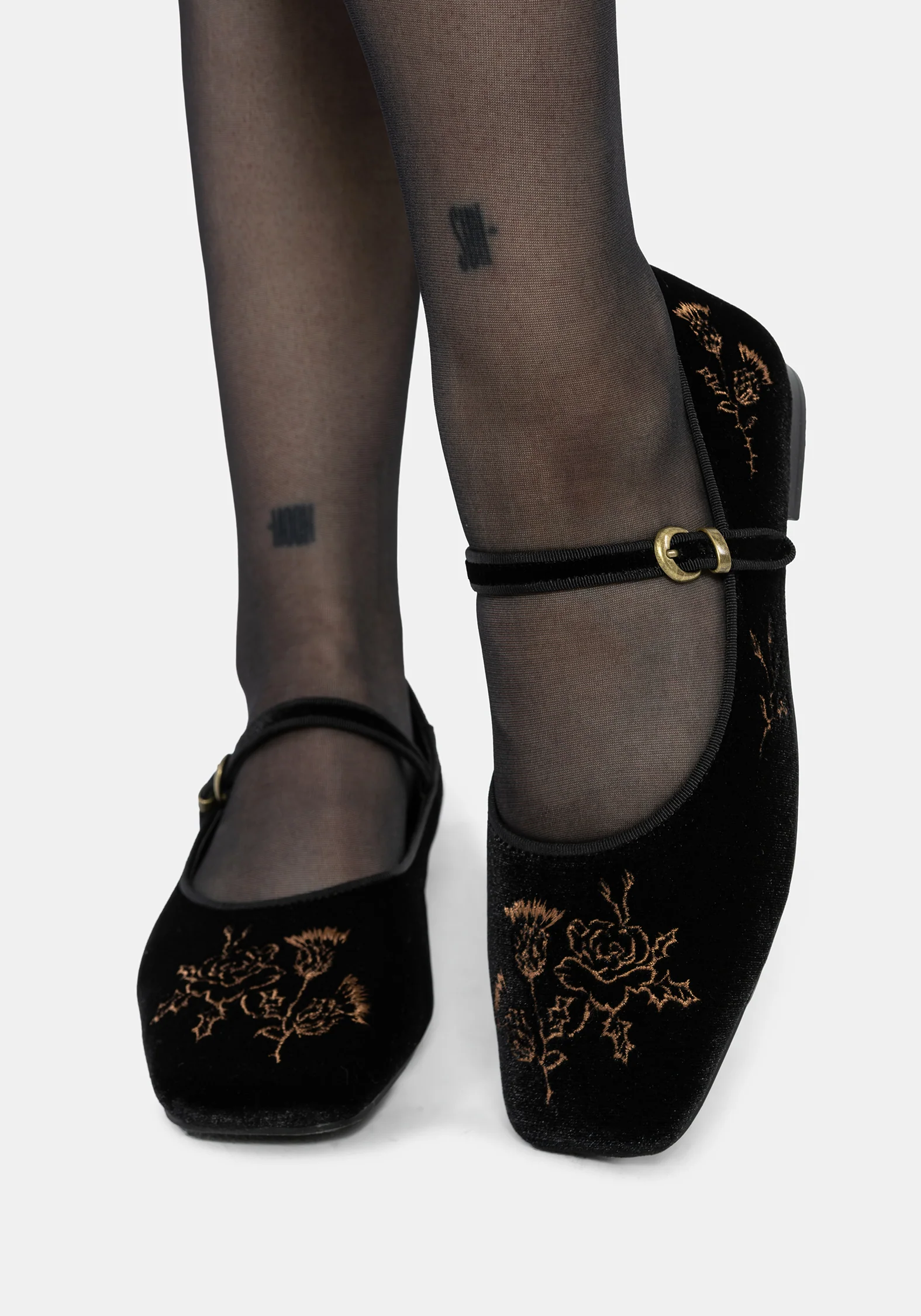 Nyla Samt Bestickt Ballerina Pumps - Image 3