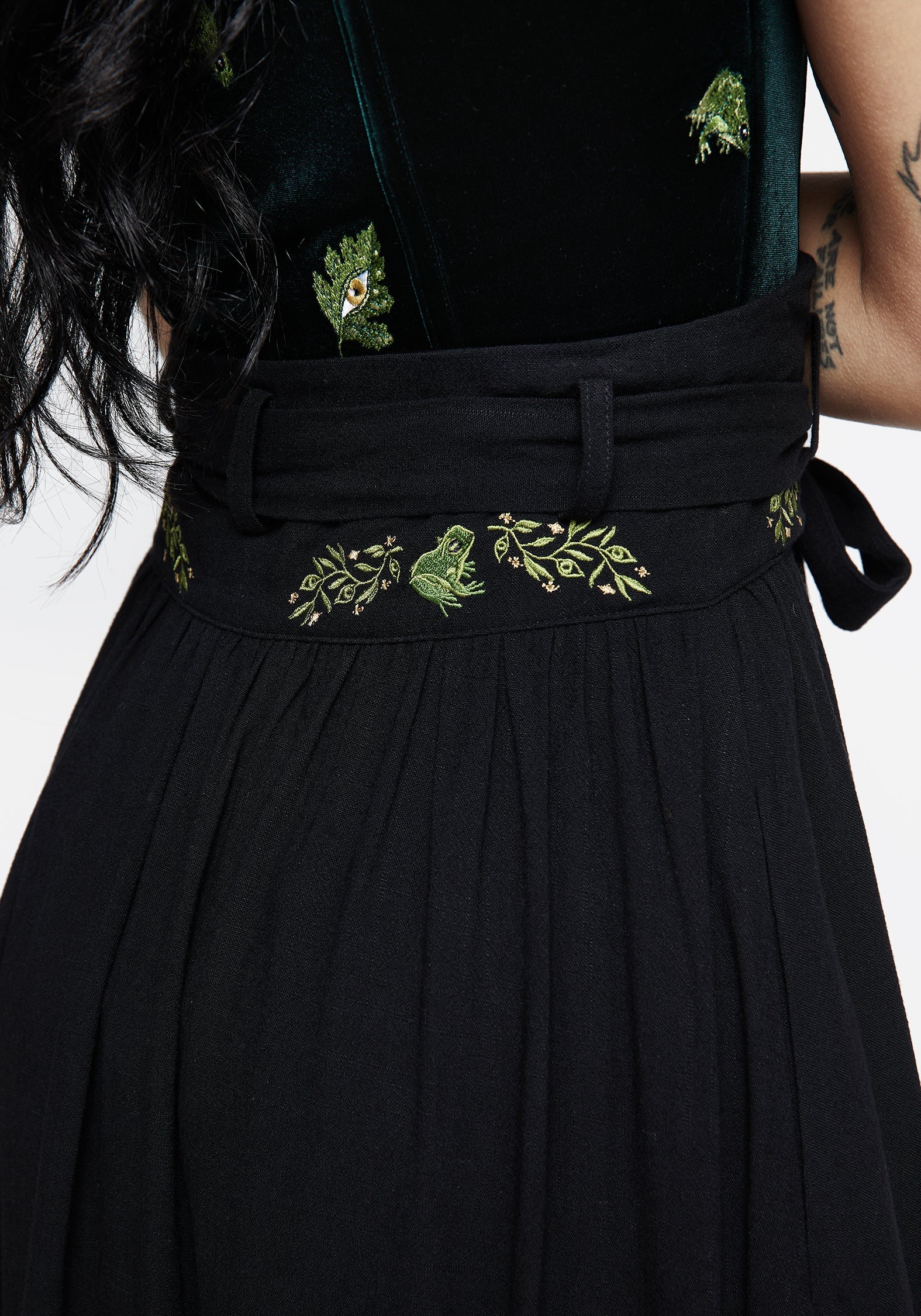 Swamplife Frosch Bestickt Leinen Mischung Hoch Taille Midaxi-Kleid - Image 8