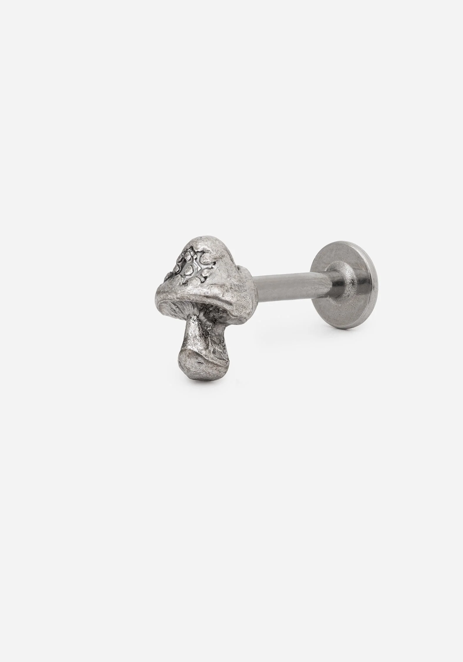 Woodstock Pilz Helix Piercing - Image 3
